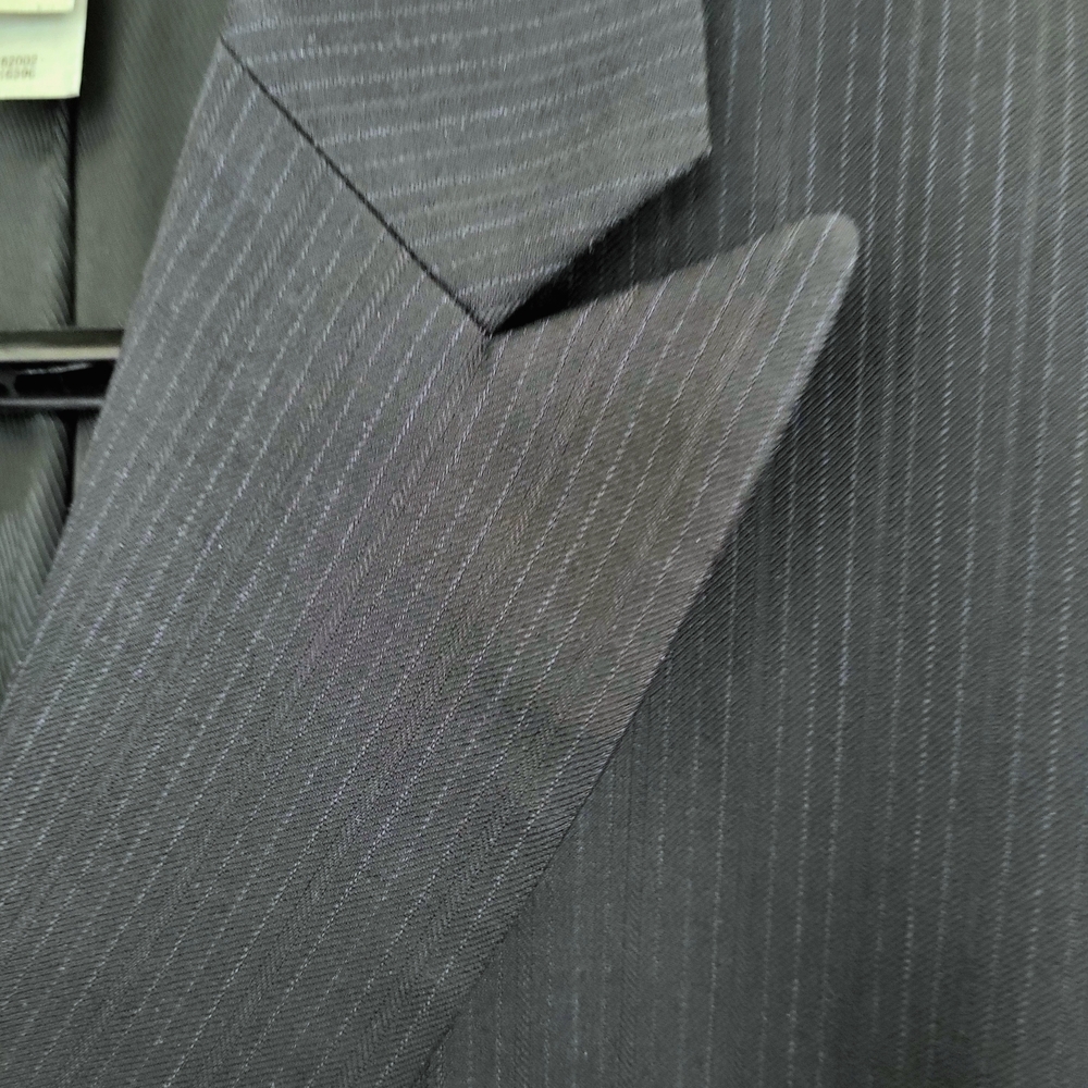 Navy Stripe Sport Coat with Notched Lapels and Structured Shoulders 42 - Picture 2 of 9